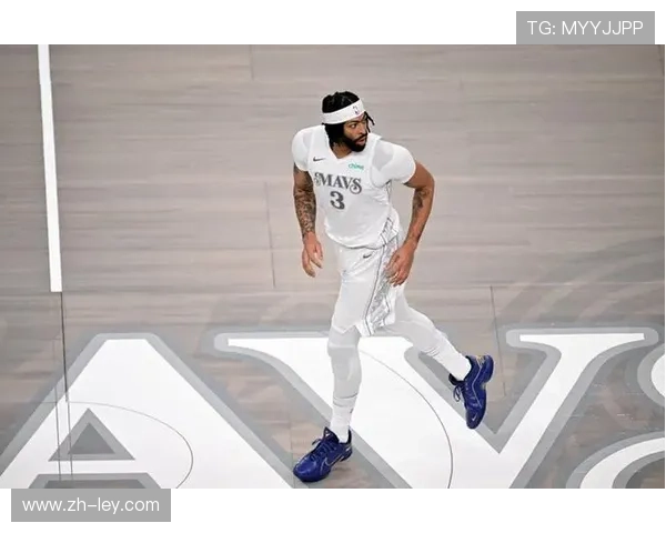 火箭球员亚当斯因脚踝伤势继续缺席对阵独行侠比赛